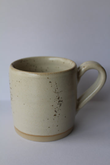 Keramik kop m. hank - Beiget Nistret